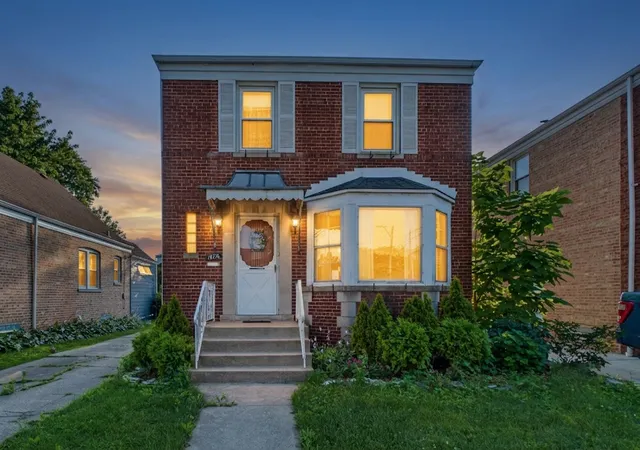 Homes for sale in Chicago, IL | 10718 S Trumbull Ave, Chicago, IL 60655 | MLS# 12698935