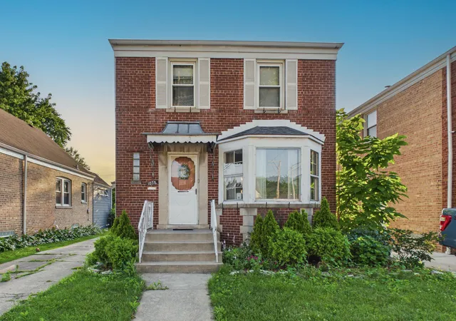 Homes for sale in Chicago, IL | 10718 S Trumbull Ave, Chicago, IL 60655 | MLS# 12698935