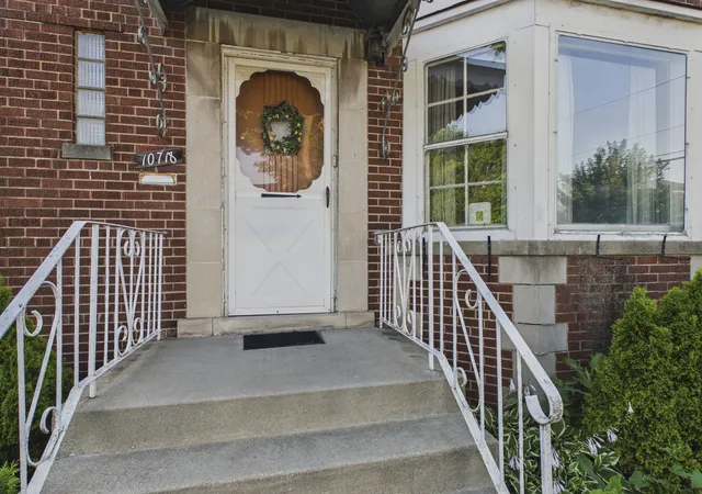 Homes for sale in Chicago, IL | 10718 S Trumbull Ave, Chicago, IL 60655 | MLS# 12698935