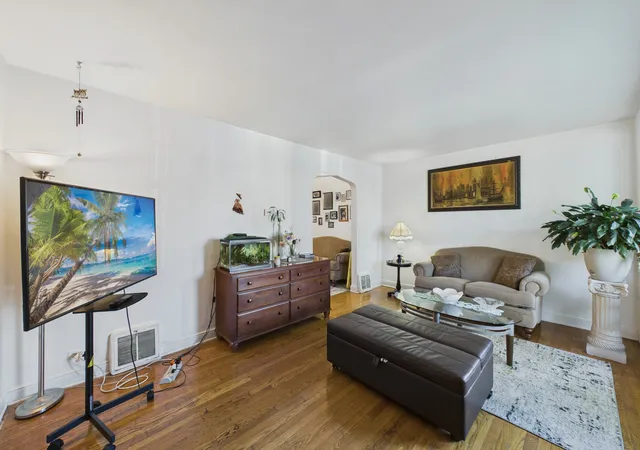 Homes for sale in Chicago, IL | 10718 S Trumbull Ave, Chicago, IL 60655 | MLS# 12698935
