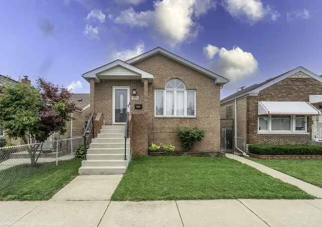Homes for sale in Chicago, IL | 3525 N Pioneer Ave, Chicago, IL 60634 | MLS# 12698951