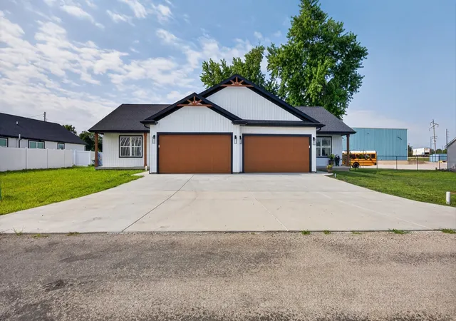 2nd image of 902 W South St, Lexington, IL 61753 | MLS# 12698961