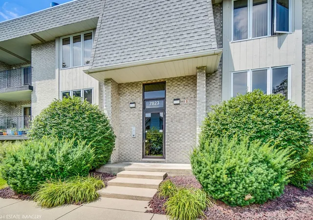 Homes for sale in Orland Park, IL | 7823 W 157th Pl #2W, Orland Park, IL 60462 | MLS# 12698967
