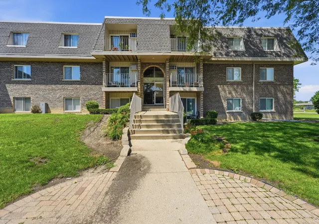 Homes for sale in Prospect Heights, IL | 870 Winesap Ct #301, Prospect Heights, IL 60070 | MLS# 12698978
