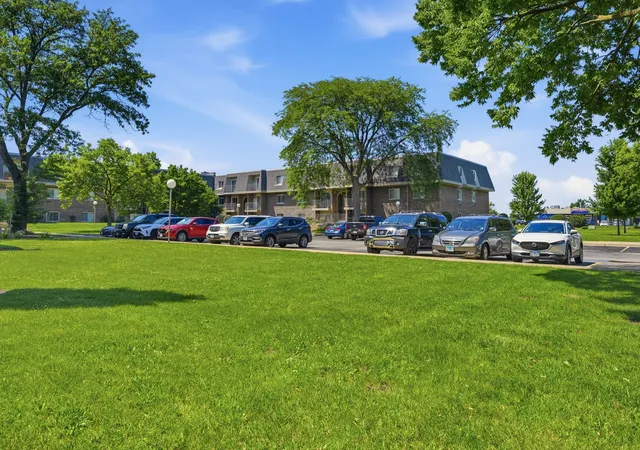 Homes for sale in Prospect Heights, IL | 870 Winesap Court, Prospect Heights, IL 60070 | Houzeo