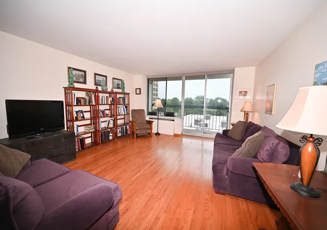 Homes for sale in Chicago, IL | 5201 S Cornell Ave #5D, Chicago, IL 60615 | MLS# 12698992