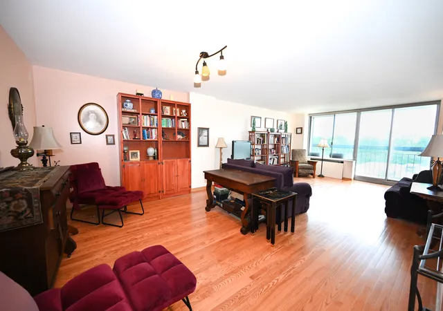 Homes for sale in Chicago, IL | 5201 S Cornell Ave #5D, Chicago, IL 60615 | MLS# 12698992