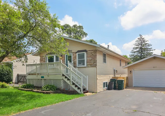Homes for sale in Antioch, IL | 327 Oakwood Dr, Antioch, IL 60002 | MLS# 12698995