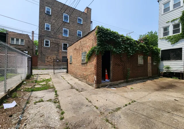 Listing Photo 3 - Condo for sale in building located at 7952 S Langley Ave, Chicago, IL 60619
