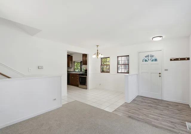 Photo 4 of Single family home for sale at 126 S Lodge Ln, Lombard, IL 60148 | MLS# 12699010 | Listing updated on 2026-08-25