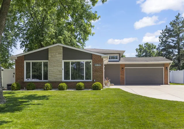 Homes for sale in Elmhurst, IL | 15w621 Diversey Ave, Elmhurst, IL 60126 | MLS# 12699030