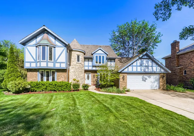 1st image of 816 Paddock Ln, Libertyville, IL 60048 | MLS# 12699071