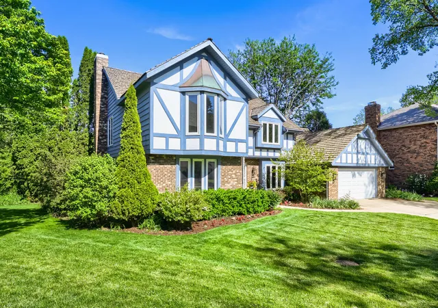 2nd image of 816 Paddock Ln, Libertyville, IL 60048 | MLS# 12699071