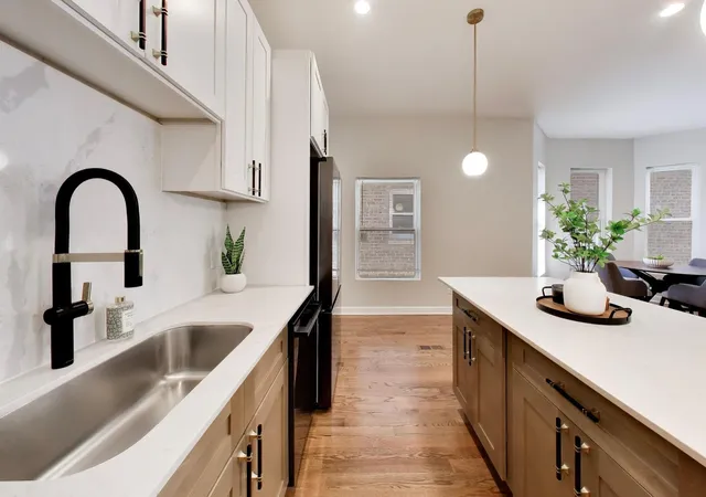 Homes for sale in Chicago, IL | 1033 S Claremont Ave, Chicago, IL 60612 | MLS# 12699102