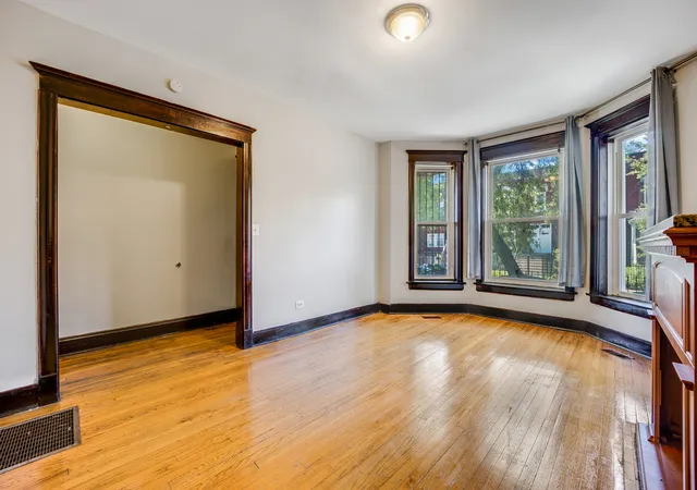 Listing Photo 4 - Condo for sale in building located at 2714 W Lexington St, Chicago, IL 60612