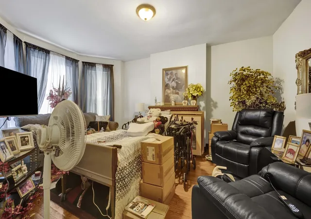 Listing Photo 5 - Condo for sale in building located at 2714 W Lexington St, Chicago, IL 60612