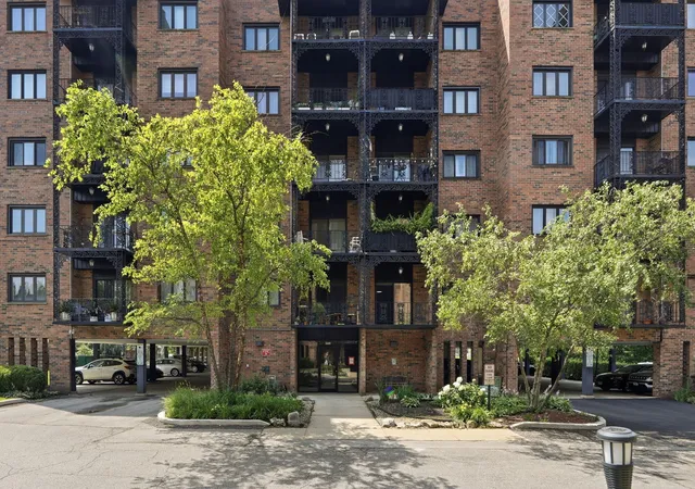 1st image of 9331 Landings Ln #305, Des Plaines, IL 60016 | MLS# 12699198