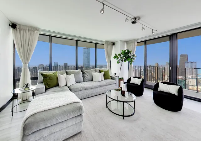 3rd image of 225 N Columbus Dr #7702, Chicago, IL 60601 | MLS# 12699235