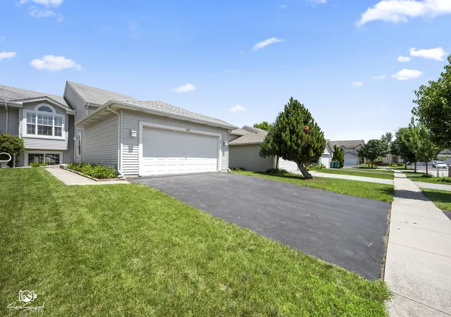 Homes for sale in Joliet, IL | 4311 Osullivan Dr, Joliet, IL 60431 | MLS# 12699279