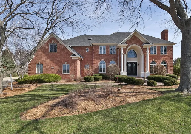 Homes for sale in St. Charles, IL | 5n523 E Lakeview Cir, St. Charles, IL 60175 | MLS# 12699291