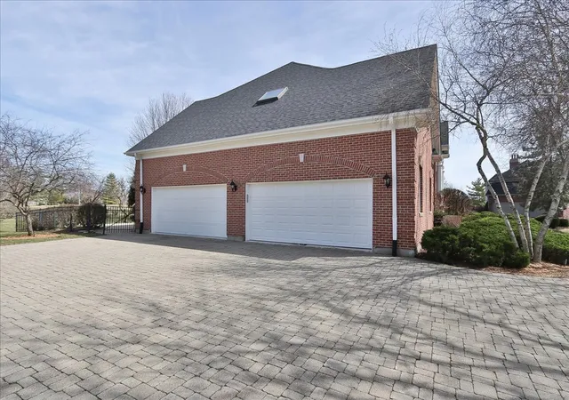 3rd image of 5N523 E Lakeview Cir, Saint Charles, IL 60175 | MLS# 12699291