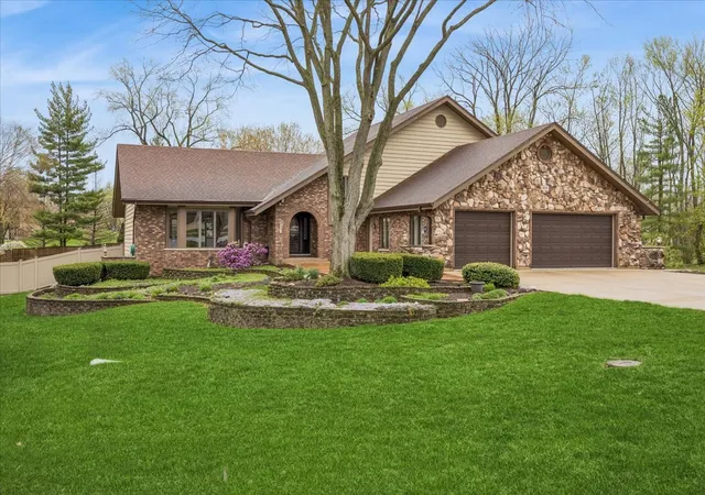 Homes for sale in Downers Grove, IL | 6037 Dunham Rd, Downers Grove, IL 60516 | MLS# 12699295
