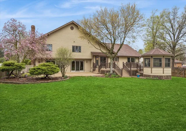 3rd image of 6037 Dunham Rd, Downers Grove, IL 60516 | MLS# 12699295