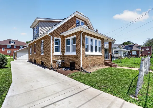 Homes for sale in Rockford, IL | 1119 Montague St, Rockford, IL 61102 | MLS# 12699313