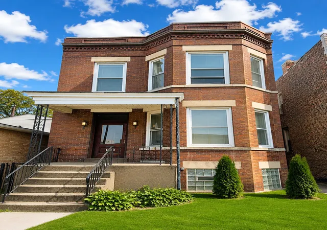 Homes for sale in Chicago, IL | 743 E 69th Pl, Chicago, IL 60637 | MLS# 12699326