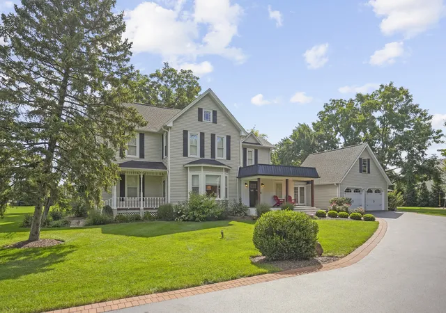 Homes for sale in Oswego, IL | 3614 Wolf Rd, Oswego, IL 60543 | MLS# 12699328