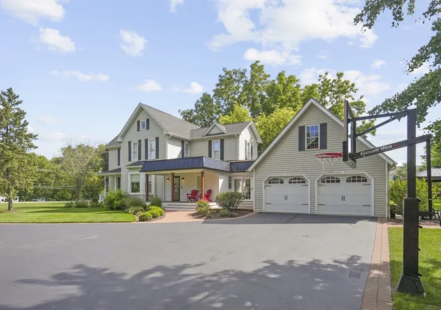 Homes for sale in Oswego, IL | 3614 Wolf Rd, Oswego, IL 60543 | MLS# 12699328