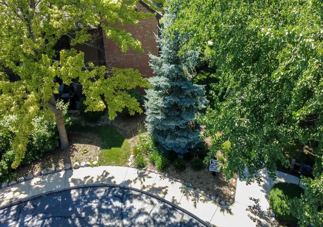 Homes for sale in Crystal Lake, IL | 740 Saint Andrews Lane, Crystal Lake, IL 60014 | Houzeo