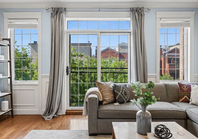Homes for sale in Chicago, IL | 843 W Diversey Pkwy #4, Chicago, IL 60614 | MLS# 12699341