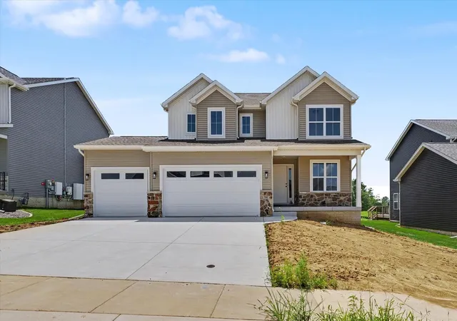 Homes for sale in Mahomet, IL | 705 Isabella Dr, Mahomet, IL 61853 | MLS# 12699377