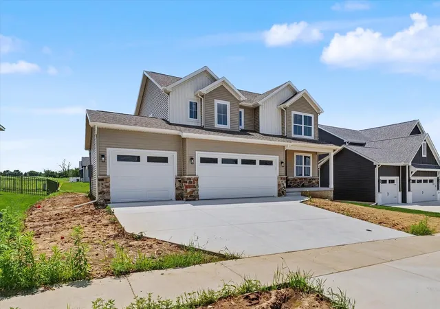Homes for sale in Mahomet, IL | 705 Isabella Dr, Mahomet, IL 61853 | MLS# 12699377