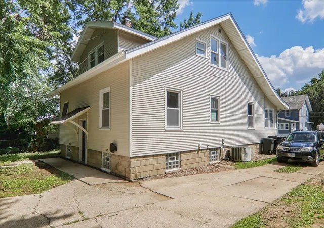 Homes for sale in Normal, IL | 708 Dale St, Normal, IL 61761 | MLS# 12699382