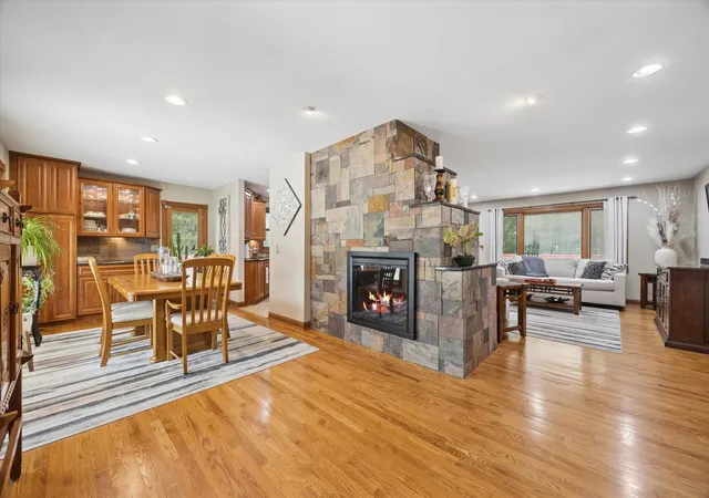2nd image of 4433 Brittany Dr, Lisle, IL 60532 | MLS# 12699386