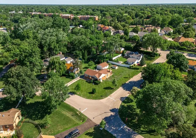 32nd image of 600 W Bob O Link Rd, Mount Prospect, IL 60056 | MLS# 12699392