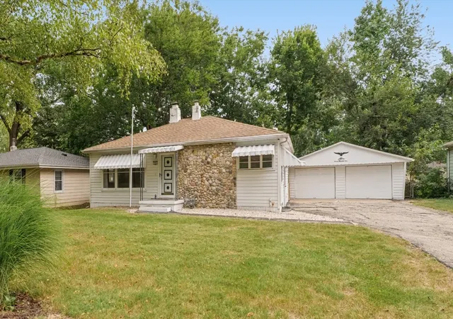 Photo 1 of Single family home for sale at 705 Dover Pl, Champaign, IL 61820 | MLS# 12699400 | Listing updated on 2026-09-26