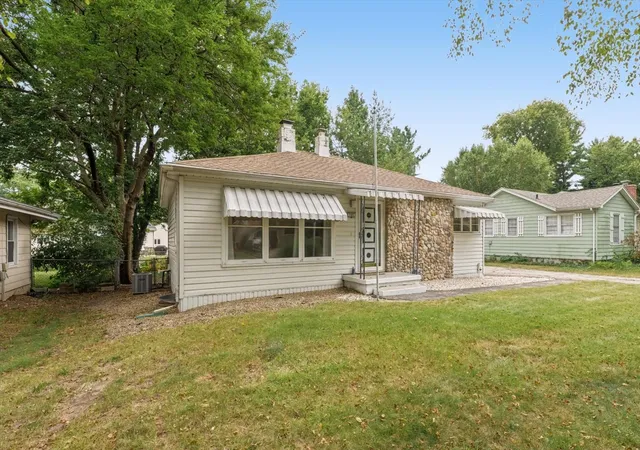 Photo 2 of Single family home for sale at 705 Dover Pl, Champaign, IL 61820 | MLS# 12699400 | Listing updated on 2026-09-26