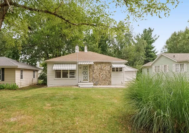 Photo 3 of Single family home for sale at 705 Dover Pl, Champaign, IL 61820 | MLS# 12699400 | Listing updated on 2026-09-26