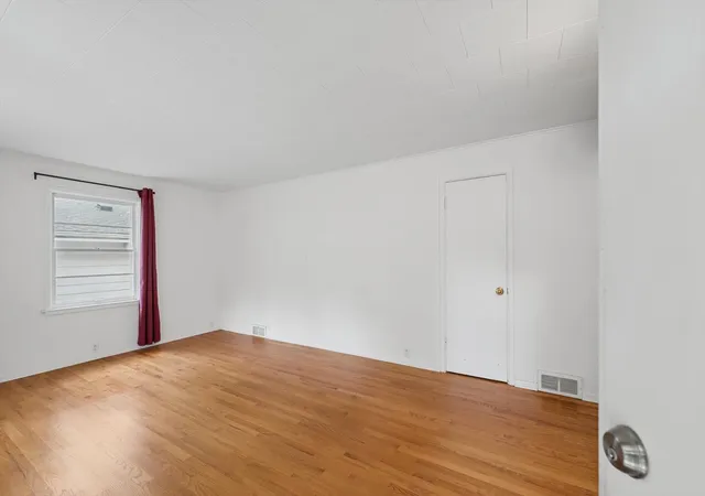 Photo 4 of Single family home for sale at 705 Dover Pl, Champaign, IL 61820 | MLS# 12699400 | Listing updated on 2026-09-26