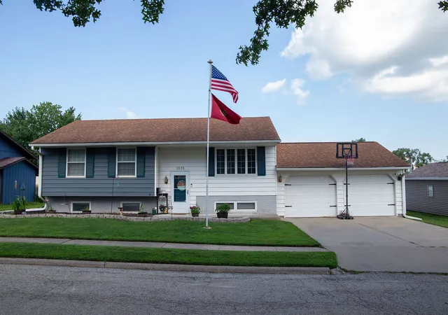 Homes for sale in Fulton, IL | 1015 Suncrest Dr, Fulton, IL 61252 | MLS# 12699416