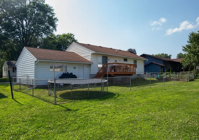 Homes for sale in Fulton, IL | 1015 Suncrest Dr, Fulton, IL 61252 | MLS# 12699416