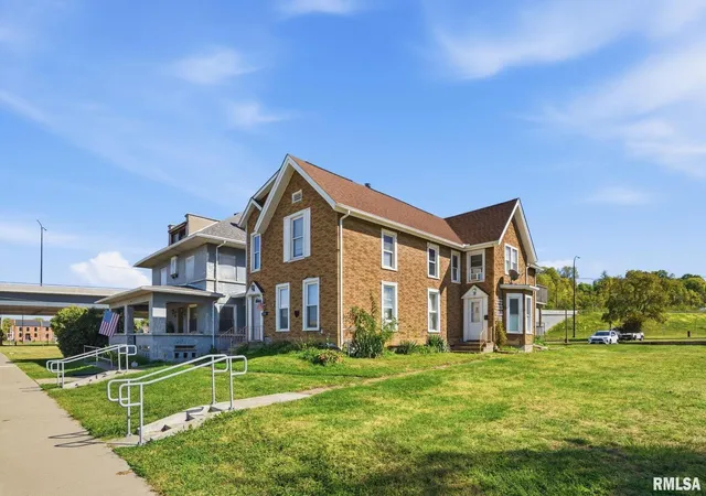Homes for sale in Moline, IL | 1918 6Th Ave, Moline, IL 61265 | MLS# 12699418