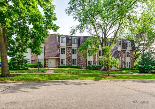 Homes for sale in Vernon Hills, IL | 985 S Court Of Shorewood Court #2B, Vernon Hills, IL 60061 | MLS# 12699429