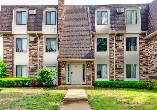 Homes for sale in Vernon Hills, IL | 985 S Court Of Shorewood Court #2B, Vernon Hills, IL 60061 | MLS# 12699429