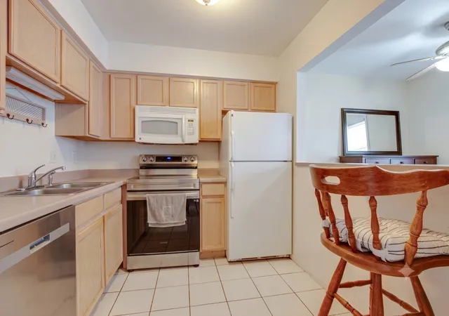 Homes for sale in Vernon Hills, IL | 985 S Ct Of Shorewood Ct, Vernon Hills, IL 60061