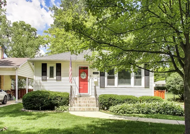 1st image of 206 S Owen St, Mount Prospect, IL 60056 | MLS# 12699436