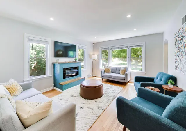 5th image of 206 S Owen St, Mount Prospect, IL 60056 | MLS# 12699436